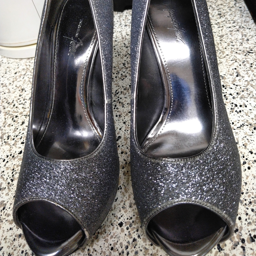 Shoes - Picture 2 of 12